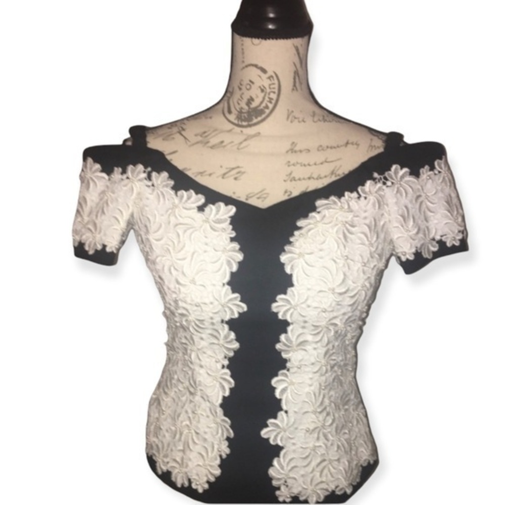 🌹HP🌹Hand made, lace and pearl covered bustier. 👰‍♀️💍